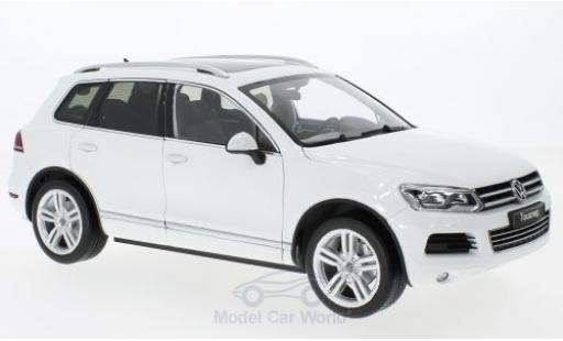 Diecast model cars Volkswagen Touareg GTA II white Edition 1/18 Welly