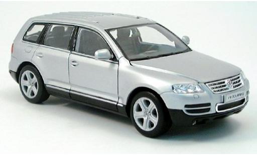 Diecast model cars Volkswagen Touareg Base silver 2002 1/24 Welly