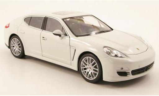 Diecast model cars Porsche Panamera S white 1/24 Welly