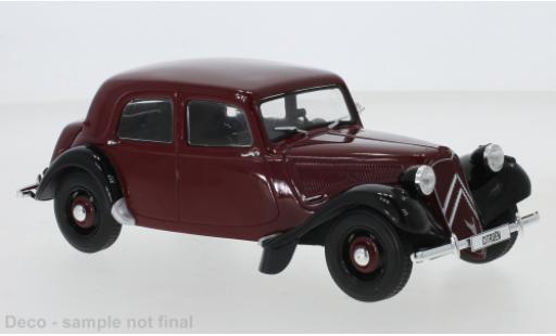 Diecast model cars Citroen Traction 11 Avant 11BL red/black 1952 1/24 WhiteBox